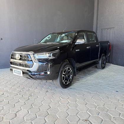 TOYOTA HILUX 2.8 D-4D TURBO DIESEL CD SRX 4X4 AUTOMÁTICO TOYOTA HILUX 2.8 D-4D TURBO DIESEL CD SRX 4X4 AUTOMÁTICO
